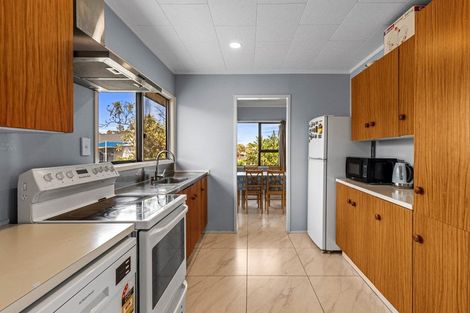 Photo of property in 1/16 Cabello Place, Unsworth Heights, Auckland, 0632