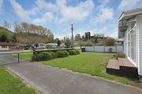 Photo of property in 14 Ongo Road, Hunterville, 4730