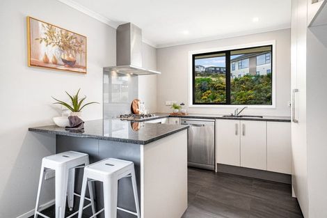 Photo of property in 1 Cirrus Close, Newlands, Wellington, 6037