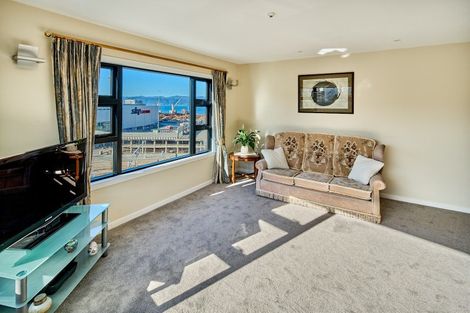 Photo of property in Endeavour Apartments, 3/125 Thorndon Quay, Pipitea, Wellington, 6011