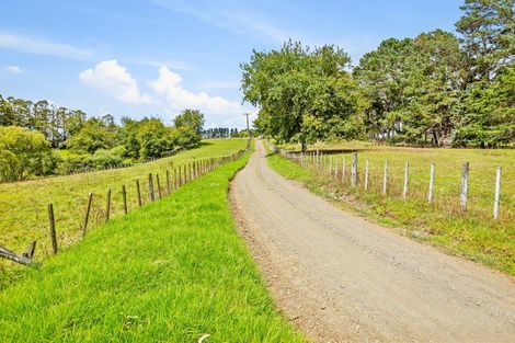 Photo of property in 65 Annett Road, Kumeu, 0891