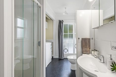 Photo of property in 18 Newman Terrace, Thorndon, Wellington, 6011