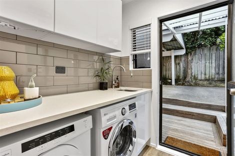 Photo of property in 1/38 Woodside Avenue, Northcote, Auckland, 0627