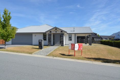 Photo of property in 4 Avalanche Place, Wanaka, 9305