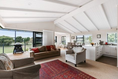 Photo of property in 46 Links View Drive, Omokoroa, 3114