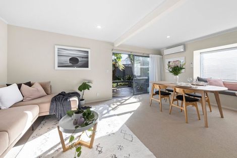 Photo of property in 2/260 Meola Road, Point Chevalier, Auckland, 1022