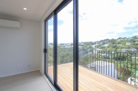 Photo of property in 72 Tiketike Way, Brooklyn, Wellington, 6021