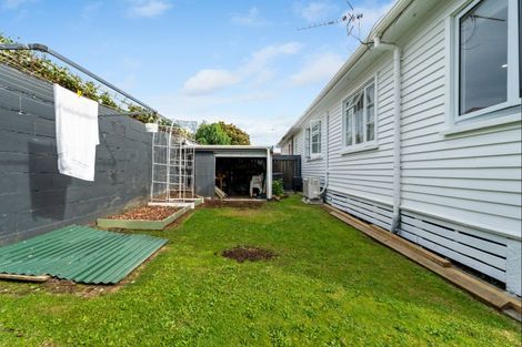 Photo of property in 2/5 Tokomaru Street, Welbourn, New Plymouth, 4312