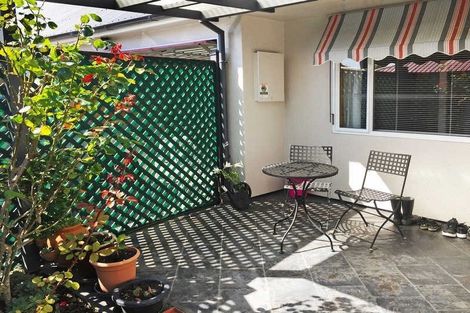 Photo of property in 102 Apsley Drive, Avonhead, Christchurch, 8042