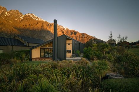 Photo of property in 14 Caithness Court, Jacks Point, Queenstown, 9371