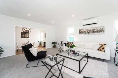 Photo of property in 37 View Road, Henderson, Auckland, 0612