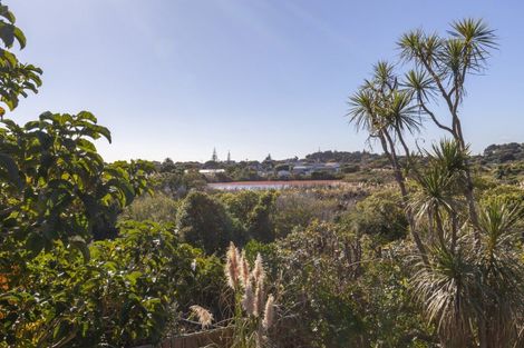 Photo of property in 35 Eruini Street, Waikanae Beach, Waikanae, 5036