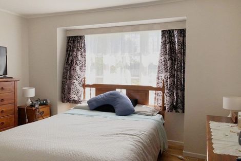 Photo of property in 18 Yeovil Road, Te Atatu Peninsula, Auckland, 0610