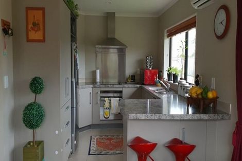 Photo of property in 59 Percy Kinsman Crescent, Riverstone Terraces, Upper Hutt, 5018