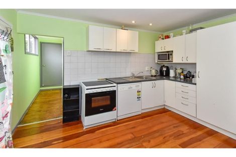 Photo of property in 18 Mcleod Road, Weymouth, Auckland, 2103