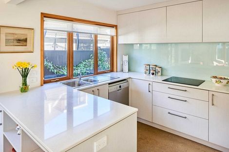 Photo of property in 2/130 Muritai Road, Eastbourne, Lower Hutt, 5013