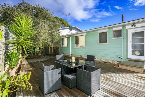 Photo of property in 2/1 Cantina Avenue, Bayview, Auckland, 0629