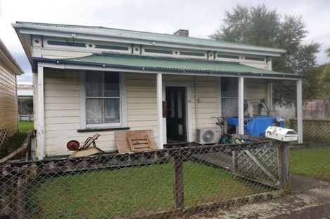 Photo of property in 17 Allardice Street, Dannevirke, 4930