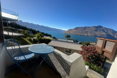 Photo of property in 92 Wynyard Crescent, Fernhill, Queenstown, 9300