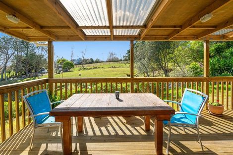 Photo of property in 207 Mangakura Road, Helensville, 0875