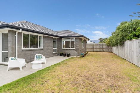 Photo of property in 53 Seagrass Place, Otaki Beach, Otaki, 5512