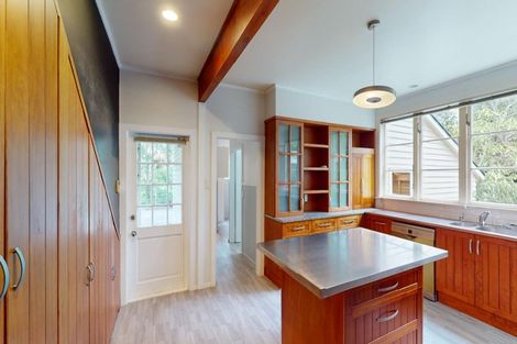 Photo of property in 200 Aokautere Drive, Fitzherbert, Palmerston North, 4471