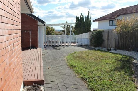 Photo of property in 32 Currell Way, Somerville, Auckland, 2014