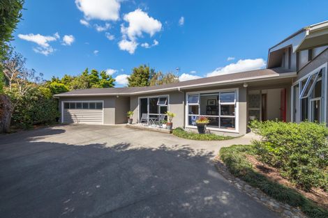 Photo of property in 11 Dorset Crescent, Hokowhitu, Palmerston North, 4410