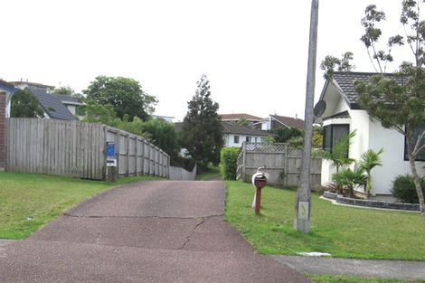 Photo of property in 4 Queen Natalie Place, Massey, Auckland, 0614