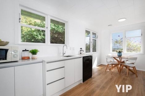 Photo of property in 106 Ruskin Road, Newlands, Wellington, 6037