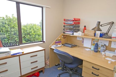 Photo of property in 1 Springdale Grove, Fitzherbert, Palmerston North, 4410