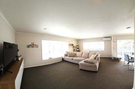 Photo of property in 93a Taylor Terrace, Tawa, Wellington, 5028