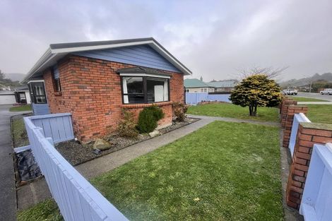 Photo of property in 58 Beauchamp Street, Tawa, Wellington, 5028
