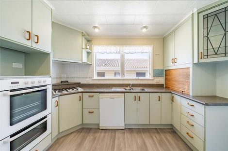 Photo of property in 24 Cypress Drive, Maungaraki, Lower Hutt, 5010