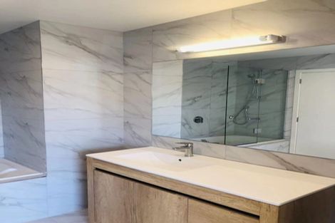 Photo of property in 14 Ingham Court, Fairview Heights, Auckland, 0632