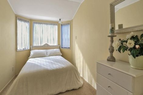 Photo of property in 2/20 Takutai Avenue, Bucklands Beach, Auckland, 2012