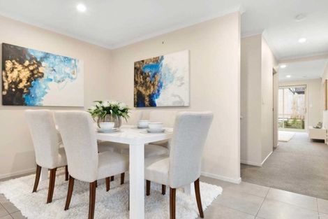 Photo of property in 13 Akeake Lane, Manurewa, Auckland, 2102