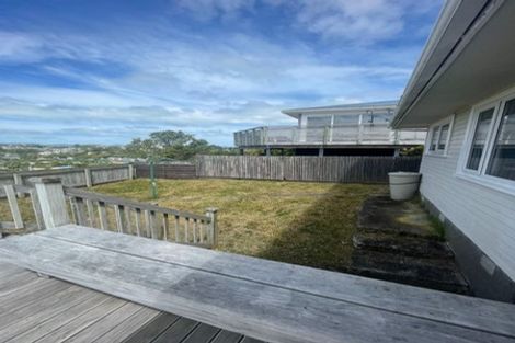 Photo of property in 12 Fitzpatrick Street, Newlands, Wellington, 6037