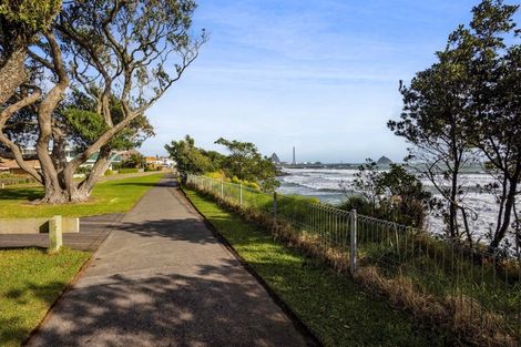 Photo of property in 2 Kawaroa Close, New Plymouth, 4310