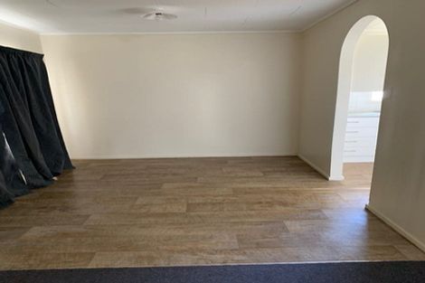 Photo of property in 12 Mile Place, Henderson, Auckland, 0612