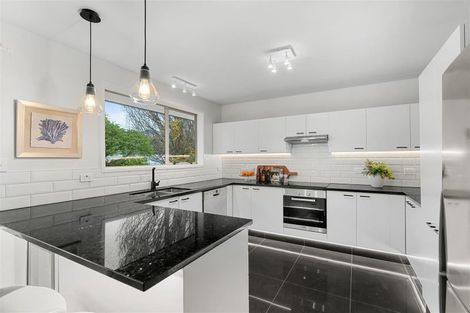 Photo of property in 11 Gilders Grove, Heathcote Valley, Christchurch, 8022