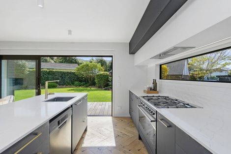 Photo of property in 17 Kingham Place, Avonhead, Christchurch, 8042