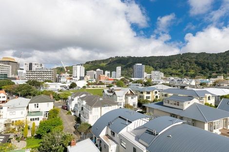 Photo of property in Endeavour Apartments, 6/125 Thorndon Quay, Pipitea, Wellington, 6011