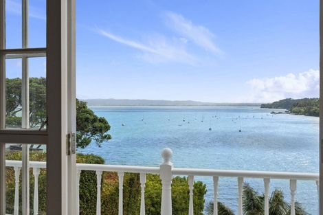 Photo of property in 56 Queen Street, Northcote Point, Auckland, 0627