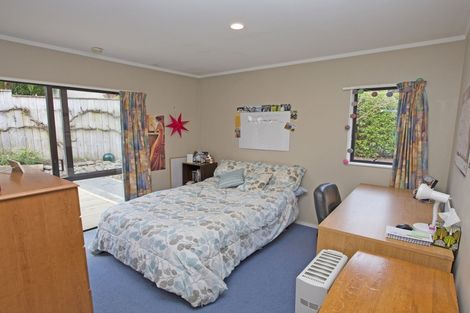 Photo of property in 1 Springdale Grove, Fitzherbert, Palmerston North, 4410