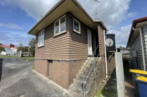 Photo of property in 12 Gill Avenue, Te Atatu Peninsula, Auckland, 0610