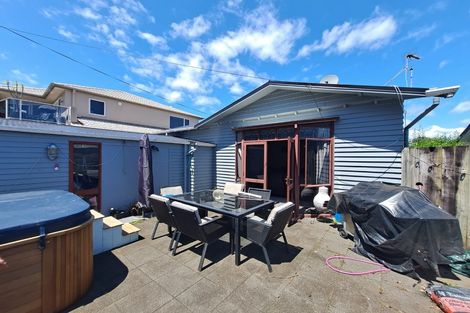 Photo of property in 21 Bulkeley Terrace, New Plymouth, 4310