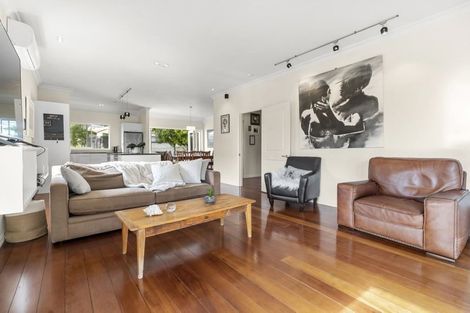 Photo of property in 16a Fenwick Avenue, Milford, Auckland, 0620