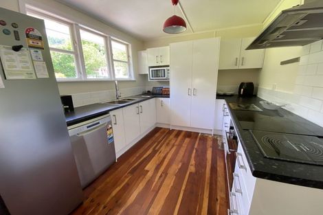 Photo of property in 111 Manuka Street, Stokes Valley, Lower Hutt, 5019