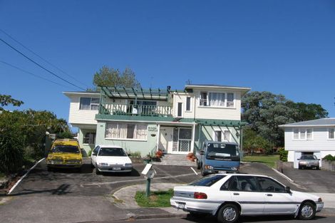 Photo of property in 10 Springside Place, New Lynn, Auckland, 0600